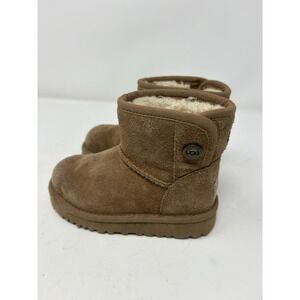 UGG Jona Mini Chestnut Boots 1118890T Girl's 8 One Missing‎ Button